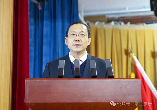 政府县长居清平在静乐县第十七届人民代表大...